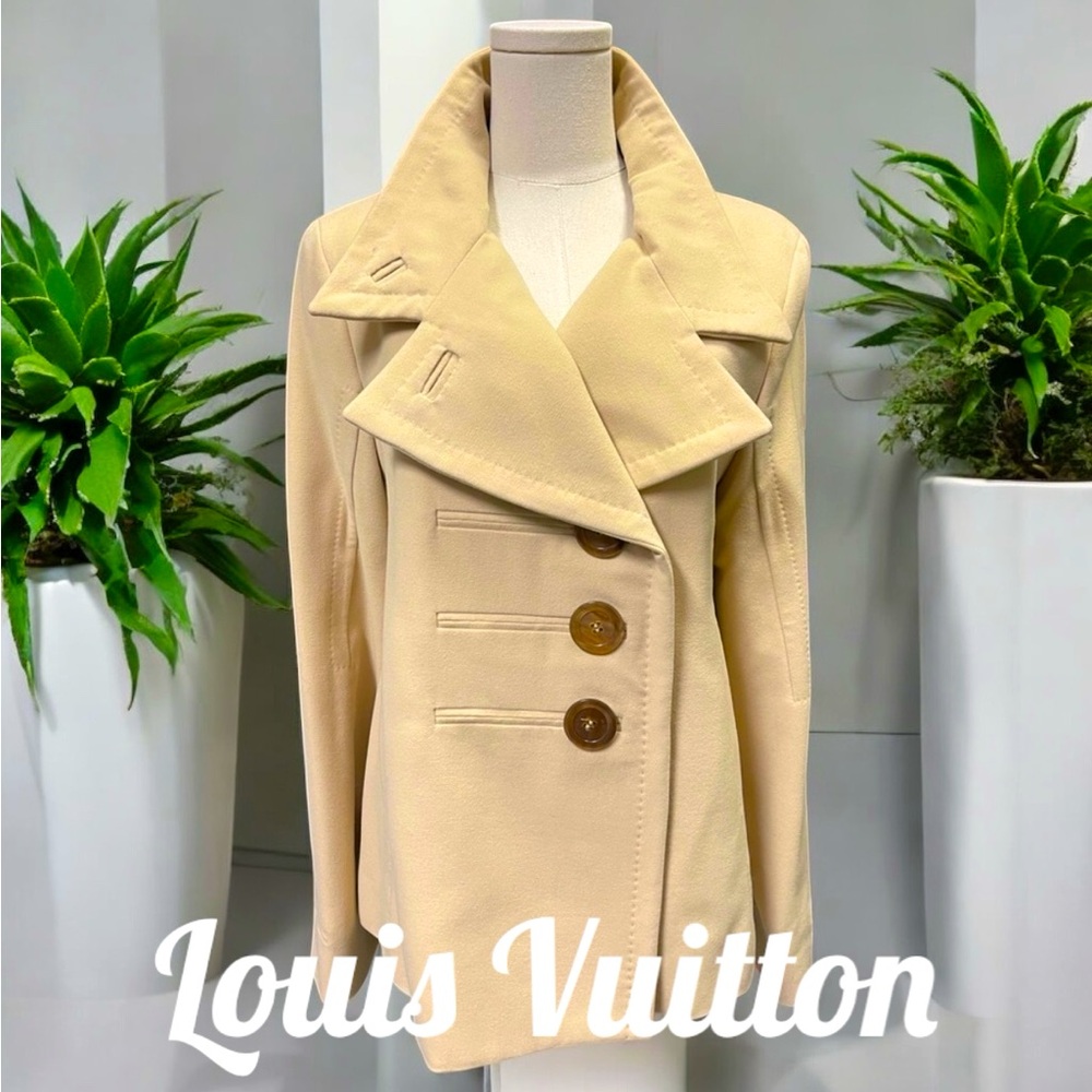 Louis Vuitton beige women’s Wool/Cashmere blend winter coat size 42 (Large) EUC
